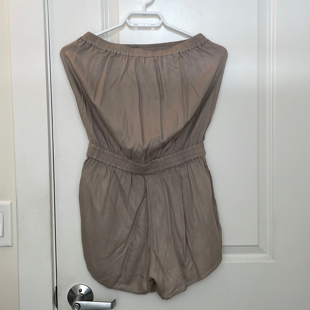 ARITZIA Azure Skies Cropsey Strapless Romper in a Beige/Tan XS. Good condition. - Picture 2 of 4